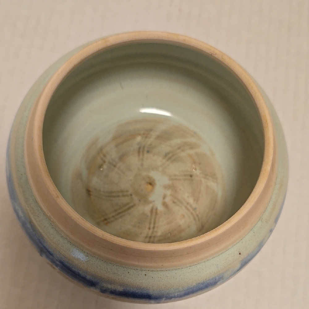 Elegant Blue and Cream Signed Pottery Bowl / Planter - Picture 15 of 16
